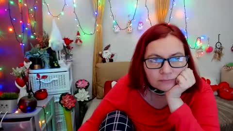 Snapshot of dyannelovee chatting on 01.05.25 Dyanne online show from 01.05.25