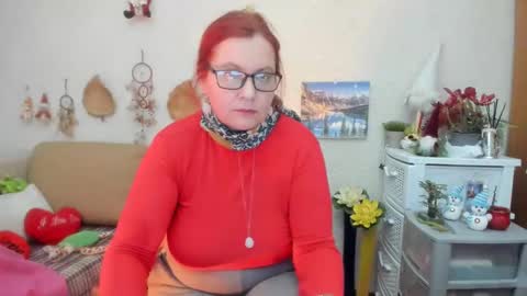 Snapshot of dyannelovee chatting on 02.09.25 Dyanne online show from 02.09.25