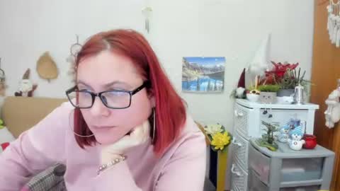 Snapshot of dyannelovee chatting on 02.12.25 Dyanne online show from 02.12.25