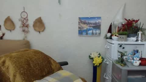 Snapshot of dyannelovee chatting on 02.12.25 Dyanne online show from 02.12.25