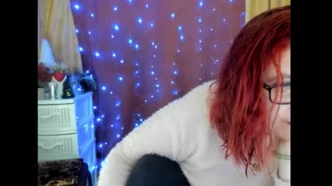 Snapshot of dyannelovee chatting on 12.14.25 Dyanne online show from 12.14.25