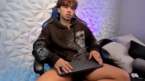 Snapshot of dylan_walton chatting on 10.15.25 Dylan online show from 10.15.25