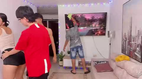 Snapshot of dylanbisex_hot chatting on 12.22.24 Mod Dylan Lilith Alan and Drake online show from 12.22.24