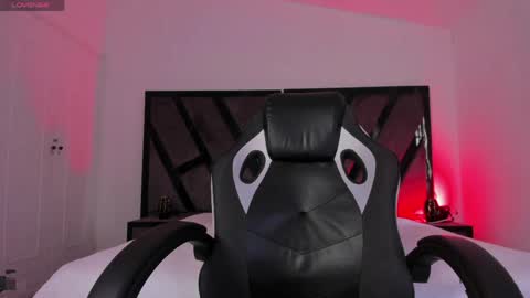 dylanroyce_ online show from 04.06.26