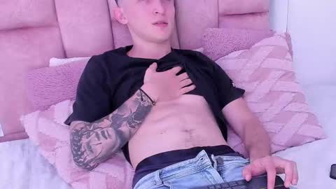 Snapshot of dylanwhite23 chatting on 02.25.25 ---DYLAN--- online show from 02.25.25