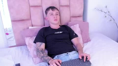 Snapshot of dylanwhite23 chatting on 02.25.25 ---DYLAN--- online show from 02.25.25