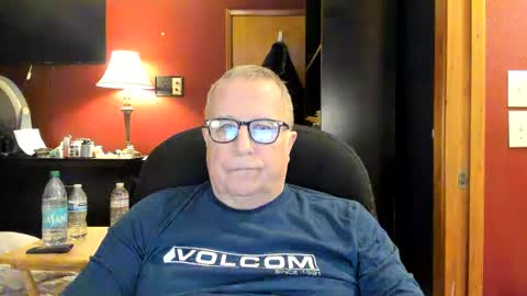 Snapshot of e_rectiom chatting on 12.29.24 Mr Wonderful online show from 12.29.24