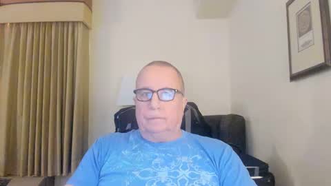 Snapshot of e_rectiom chatting on 01.12.25 Mr Wonderful online show from 01.12.25