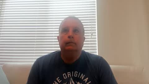 Snapshot of e_rectiom chatting on 11.12.25 Mr Wonderful online show from 11.12.25