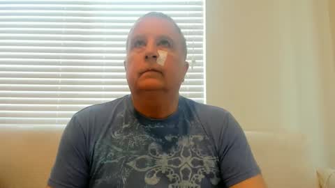 Snapshot of e_rectiom chatting on 11.19.25 Mr Wonderful online show from 11.19.25