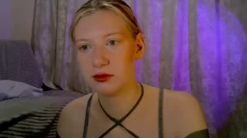 Snapshot of earn_my_lily chatting on 07.11.26 Lily online show from 07.11.26