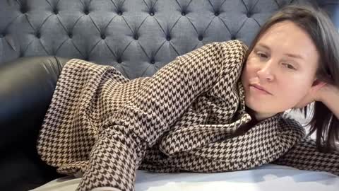 Nadia Ferreira  online show from 11.14.25