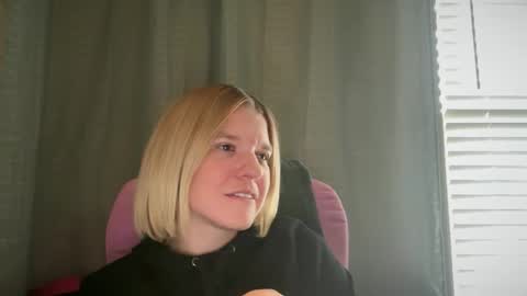 Snapshot of ebony8ivory chatting on 04.29.26 americnbarbie online show from 04.29.26