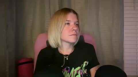 Snapshot of ebony8ivory chatting on 05.02.26 americnbarbie online show from 05.02.26