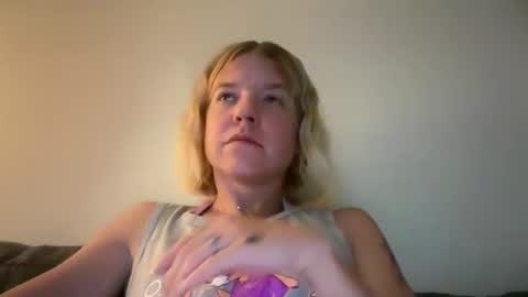 Snapshot of ebony8ivory chatting on 05.19.26 americnbarbie online show from 05.19.26