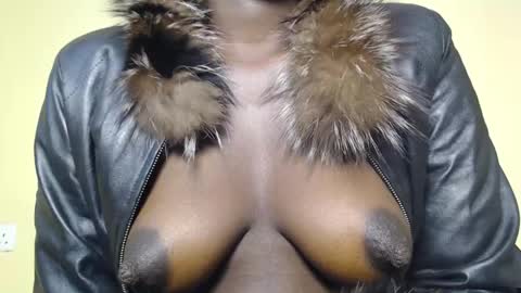 Snapshot of ebony_choco2 chatting on 01.15.25 ebony choco2 online show from 01.15.25