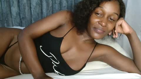 Snapshot of ebony_ghoddes chatting on 02.21.25 ebony online show from 02.21.25