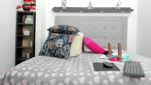 Snapshot of ebony_hot_sex1 chatting on 02.19.25 linda online show from 02.19.25