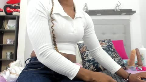 Snapshot of ebony_hot_sex1 chatting on 03.09.25 linda online show from 03.09.25