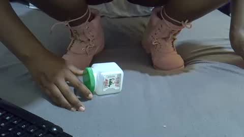 Snapshot of ebony_maria chatting on 10.18.25 ebony_maria online show from 10.18.25