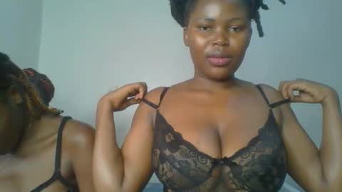 Snapshot of ebony_meeky chatting on 09.17.25 ebony_meeky online show from 09.17.25