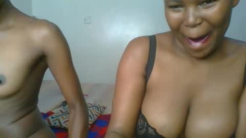 Snapshot of ebony_meeky chatting on 09.19.25 ebony_meeky online show from 09.19.25