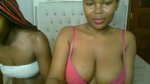 Snapshot of ebony_meeky chatting on 10.06.25 ebony_meeky online show from 10.06.25