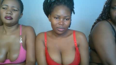 Snapshot of ebony_meeky chatting on 10.11.25 ebony_meeky online show from 10.11.25