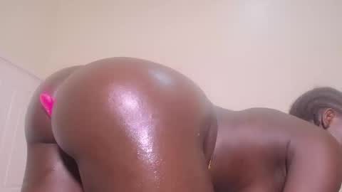 Snapshot of ebony_pearl69 chatting on 09.29.25 ebony_pearl69 online show from 09.29.25