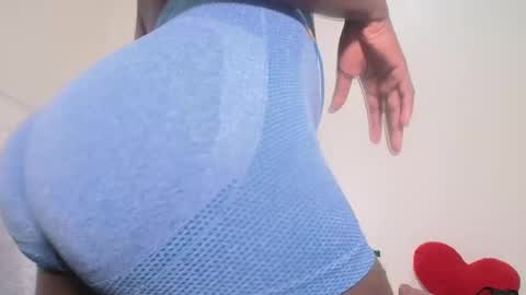 Snapshot of ebony_pearl69 chatting on 10.14.25 ebony_pearl69 online show from 10.14.25