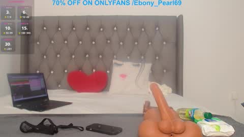 Snapshot of ebony_pearl69 chatting on 11.28.25 ebony_pearl69 online show from 11.28.25