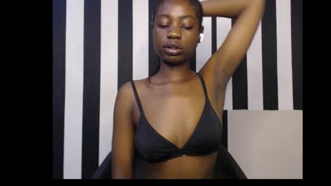 Ella online show from 10.06.25