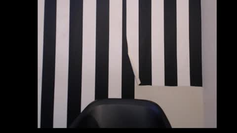 Snapshot of ebony_queenx chatting on 12.15.25 Queen online show from 12.15.25