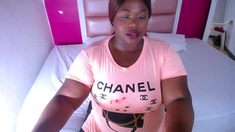 Snapshot of ebony_sugar_mommy chatting on 12.03.24 MILENA online show from 12.03.24