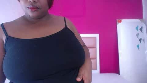 Snapshot of ebony_sugar_mommy chatting on 01.22.25 MILENA online show from 01.22.25