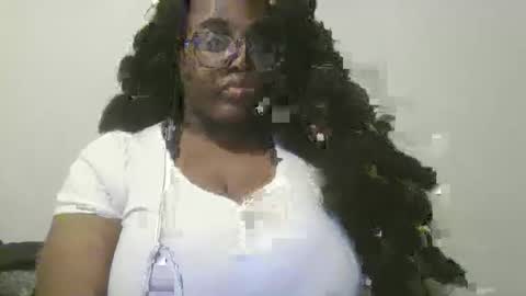 Snapshot of ebonybigtitqueen3 chatting on 11.05.25 ebonybigtitqueen3 online show from 11.05.25