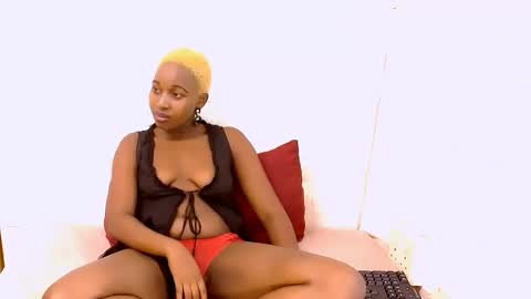 Snapshot of ebonyblisss chatting on 03.04.25 Tamia online show from 03.04.25