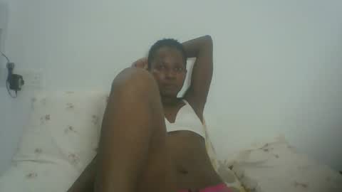 Snapshot of ebonycutegal1996 chatting on 02.06.25 TRIZER online show from 02.06.25