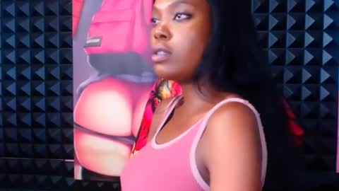 Snapshot of ebonydivaxx chatting on 02.19.25 kimberley online show from 02.19.25