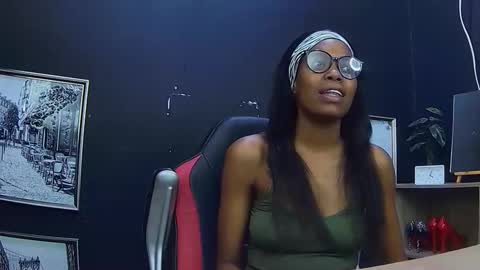 Snapshot of ebonydivaxx chatting on 09.16.25 kimberley online show from 09.16.25