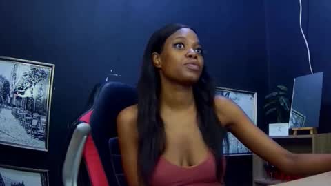 Snapshot of ebonydivaxx chatting on 09.17.25 kimberley online show from 09.17.25