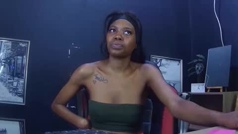 Snapshot of ebonydivaxx chatting on 09.29.25 kimberley online show from 09.29.25