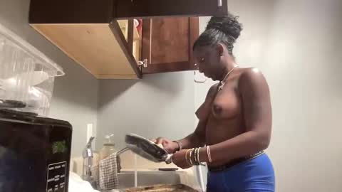 Snapshot of ebonyprincesskaykay chatting on 10.21.25 EbonyPrincessKayKay online show from 10.21.25