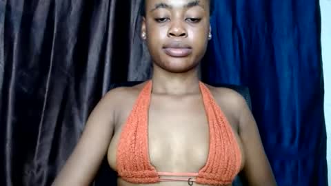 Snapshot of ebonypussy_xx chatting on 10.10.25 ebonypussy_xx online show from 10.10.25