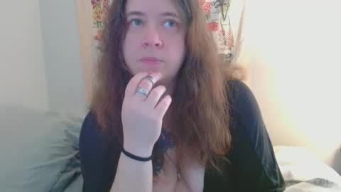 Snapshot of echosol17 chatting on 04.22.26 Weird Echo online show from 04.22.26