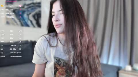 Snapshot of edabayse chatting on 01.11.25 Viola online show from 01.11.25