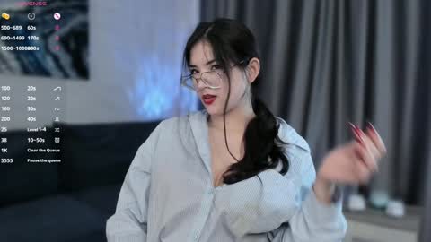 Snapshot of edabayse chatting on 01.13.25 Viola online show from 01.13.25