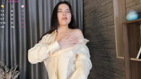 Snapshot of edabayse chatting on 02.06.25 Viola online show from 02.06.25