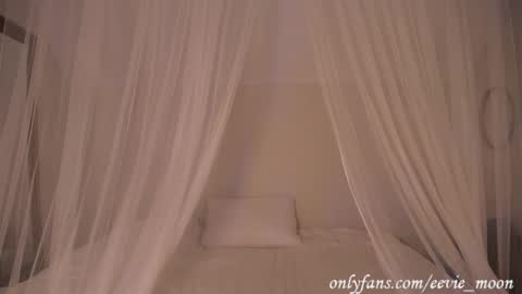 eevie online show from 02.28.25