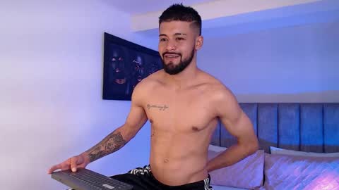 eevil_boys_77 online show from 10.27.25